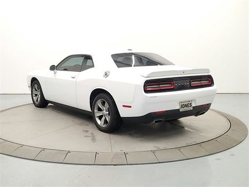 Used 2018 Dodge Challenger SXT image 5