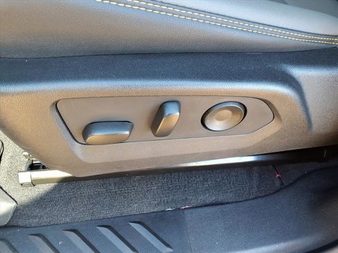 Used 2025 Chevrolet Colorado ZR2 w/ Technology Package image 14