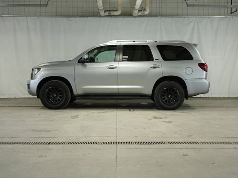Used 2018 Toyota Sequoia SR5 image 2