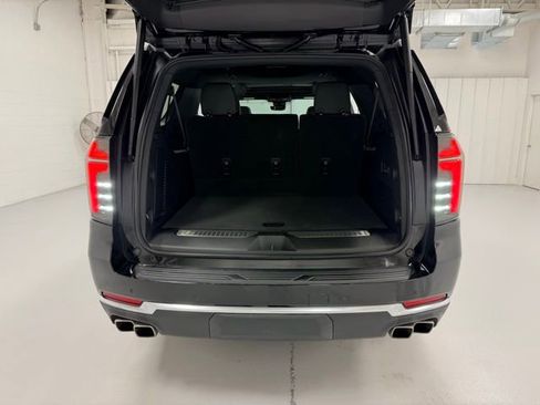 Certified 2025 Chevrolet Suburban High Country image 30