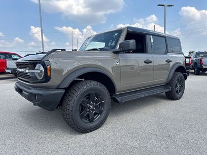 New 2025 Ford Bronco Outer Banks w/ Black Appearance Package