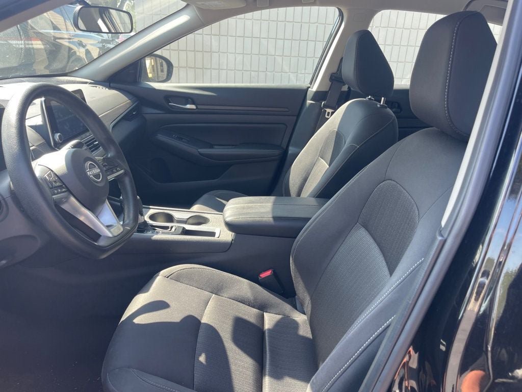 Used 2025 Nissan Altima 2.5 SV FWD image 9