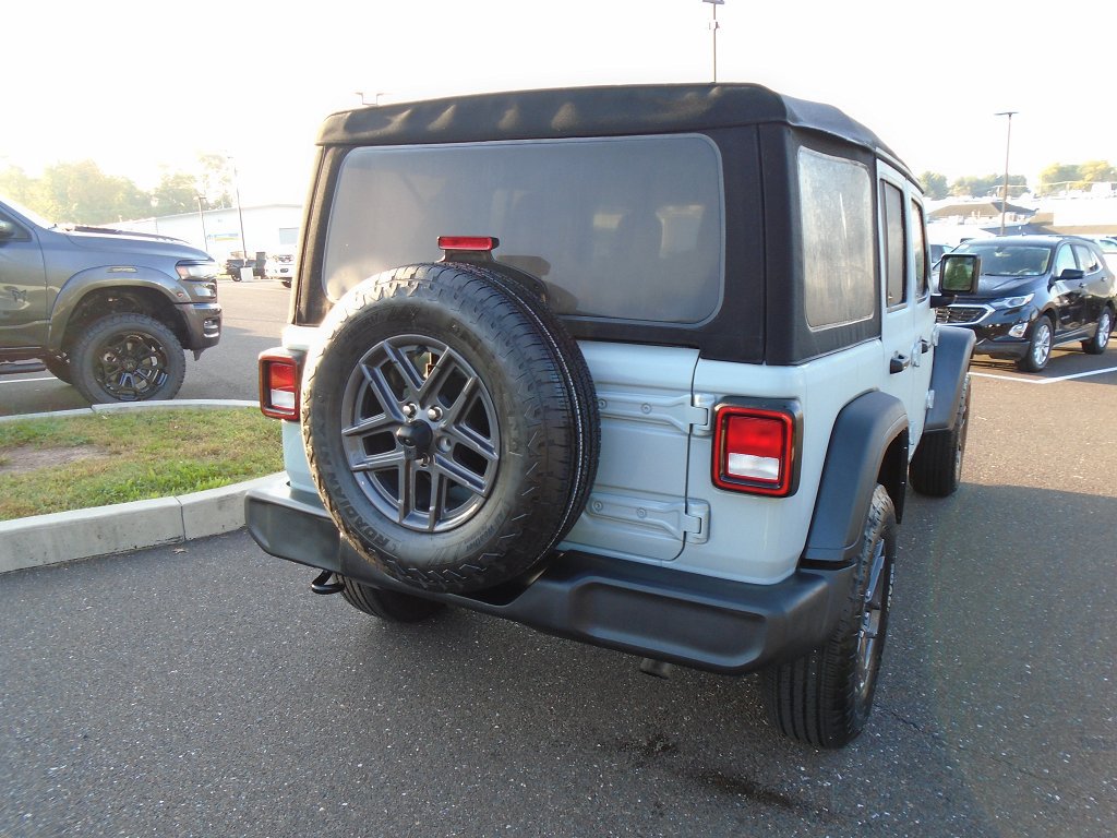 Used 2024 Jeep Wrangler Unlimited Sport AWD/4WD image 3