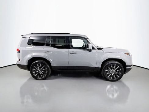 Certified 2026 Lexus GX 550 w/ Accessory Package (2T) AWD/4WD image 4