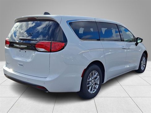 New 2026 Chrysler Voyager LX image 3