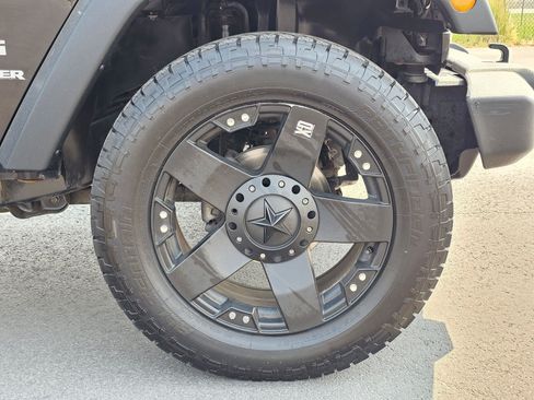 Used 2011 Jeep Wrangler Sport AWD/4WD image 9