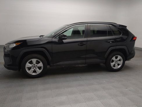 Used 2021 Toyota RAV4 XLE AWD/4WD image 2
