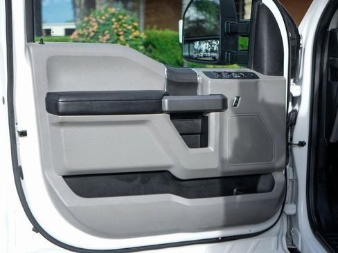 Used 2020 Ford F550 2WD Crew Cab Super Duty w/ XLT Value Package image 19