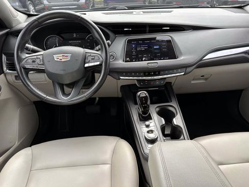 Used 2022 Cadillac XT4 Luxury w/ Cold Weather Package AWD/4WD image 15