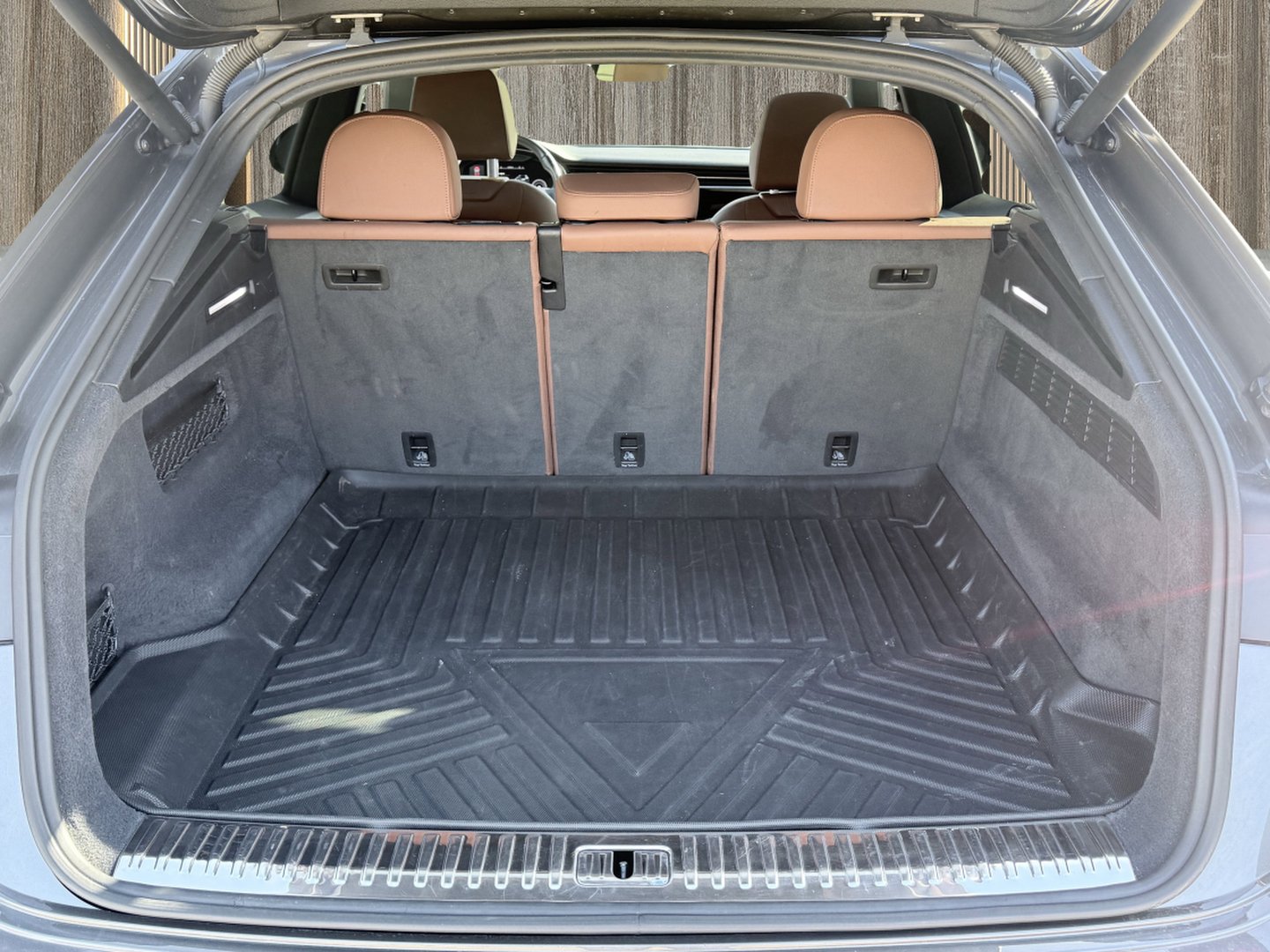 Used 2019 Audi Q8 Premium Plus w/ Premium Plus AWD/4WD image 14