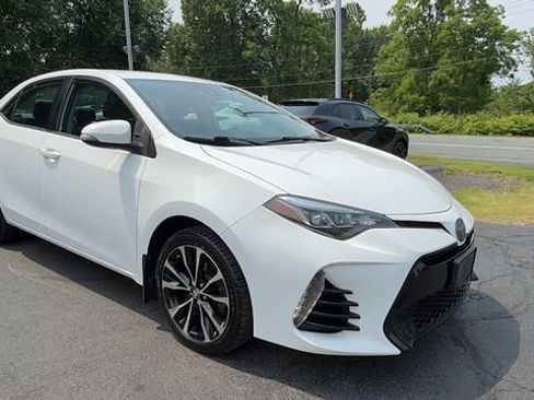 Used 2018 Toyota Corolla SE FWD image 3