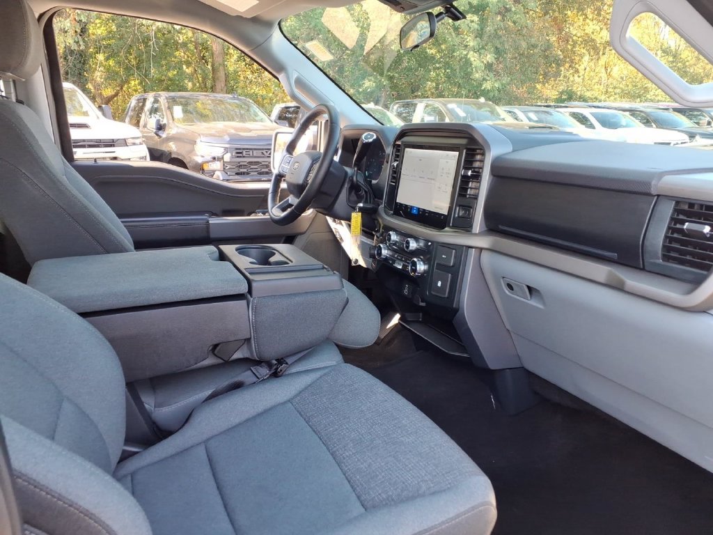 Used 2025 Ford F150 XLT w/ Equipment Group 301A Standard AWD/4WD image 17