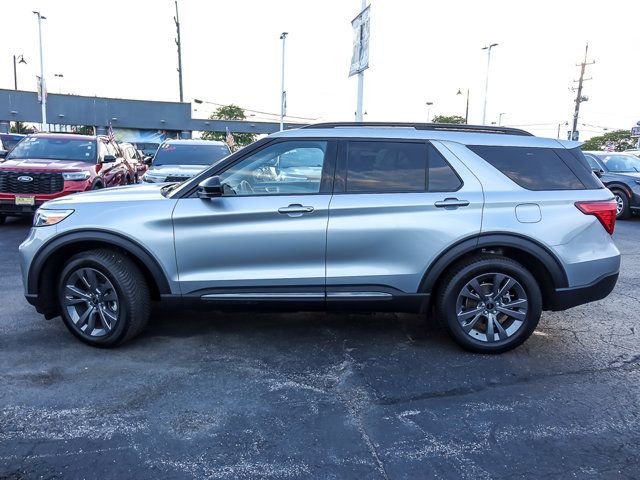Certified 2022 Ford Explorer XLT w/ Equipment Group 202A AWD/4WD image 5