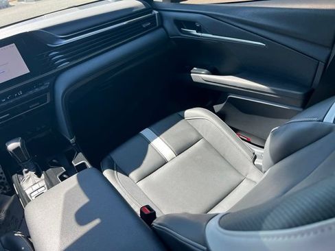 Used 2025 Toyota Camry SE w/ Convenience Package AWD/4WD image 10