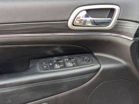 Used 2020 Jeep Grand Cherokee Limited image 12