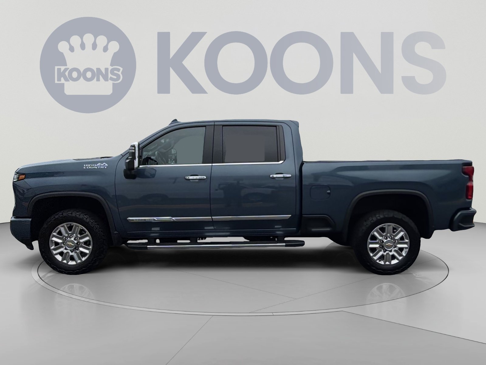 Used 2024 Chevrolet Silverado 2500 High Country w/ High Country Premium Package AWD/4WD image 2