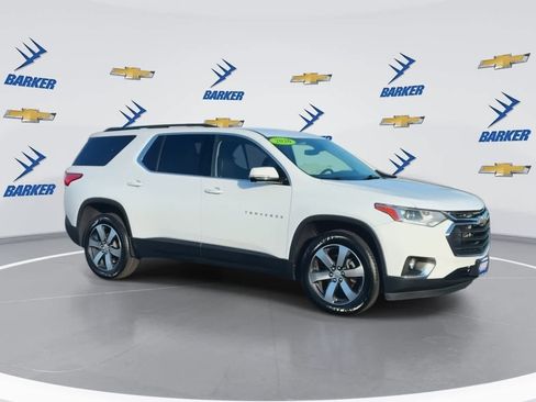 Used 2020 Chevrolet Traverse LT w/ LT Premium Package image 2