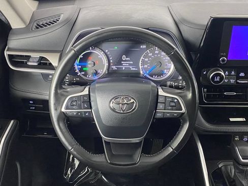 Used 2023 Toyota Highlander XLE AWD/4WD image 21