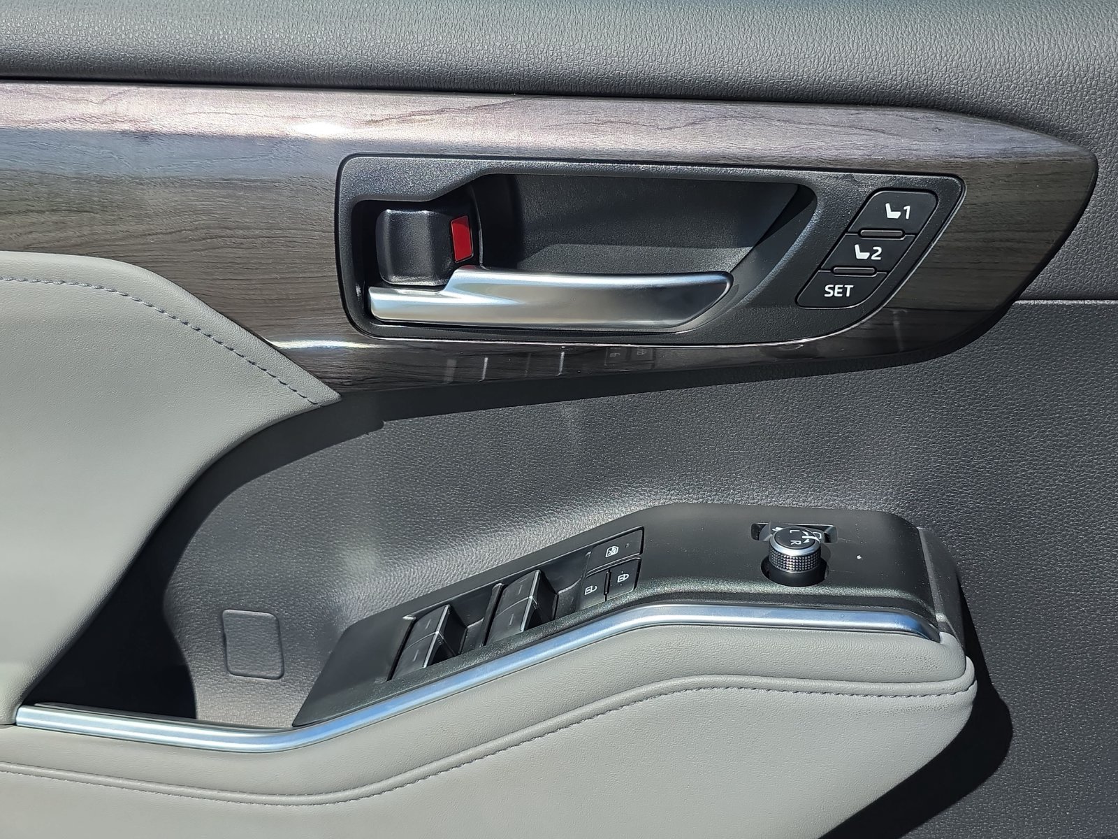 New 2026 Toyota Highlander Platinum AWD/4WD image 24