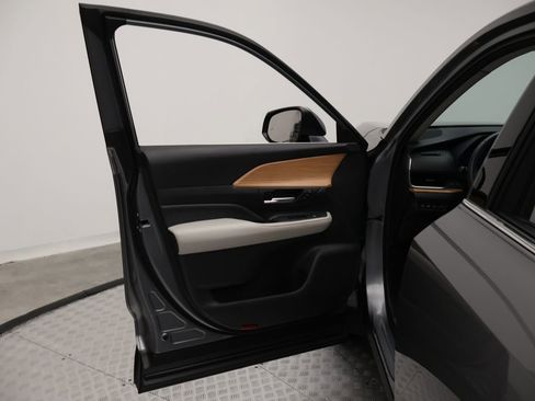 Used 2025 Toyota Grand Highlander AWD Hybrid image 16
