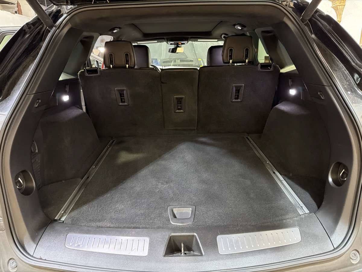 Used 2018 Cadillac XT5 Platinum AWD/4WD image 14