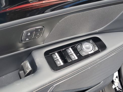 New 2026 Lincoln Nautilus Premier image 9