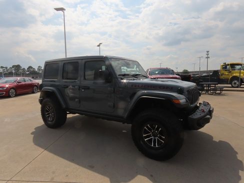 Used 2025 Jeep Wrangler Unlimited Rubicon AWD/4WD image 7