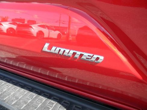 Used 2025 Toyota 4Runner Limited AWD/4WD image 9