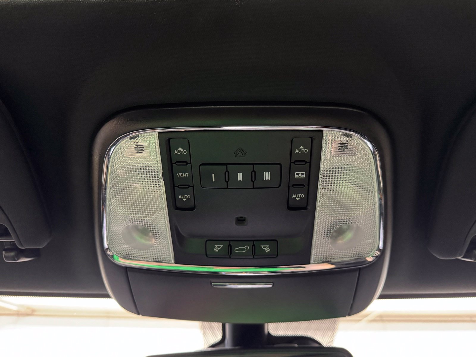 Used 2014 Jeep Grand Cherokee Limited w/ Luxury Group II AWD/4WD image 28