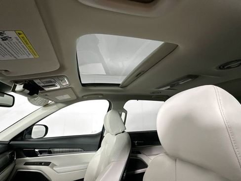 Used 2023 Kia Telluride EX w/ EX Captain's Chair Package image 19