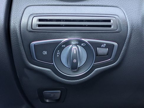 Used 2021 Mercedes-Benz GLC 300 4MATIC image 17