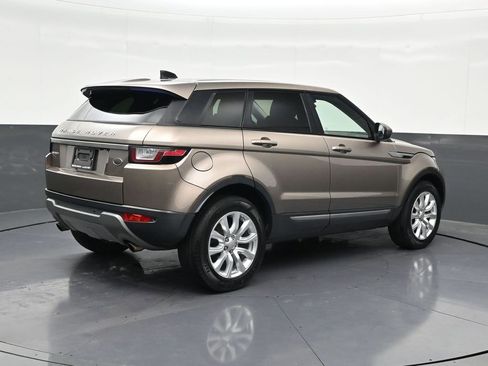 Used 2017 Land Rover Range Rover Evoque SE AWD/4WD image 5