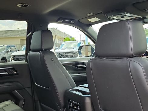 Used 2025 Chevrolet Tahoe LT RWD image 17