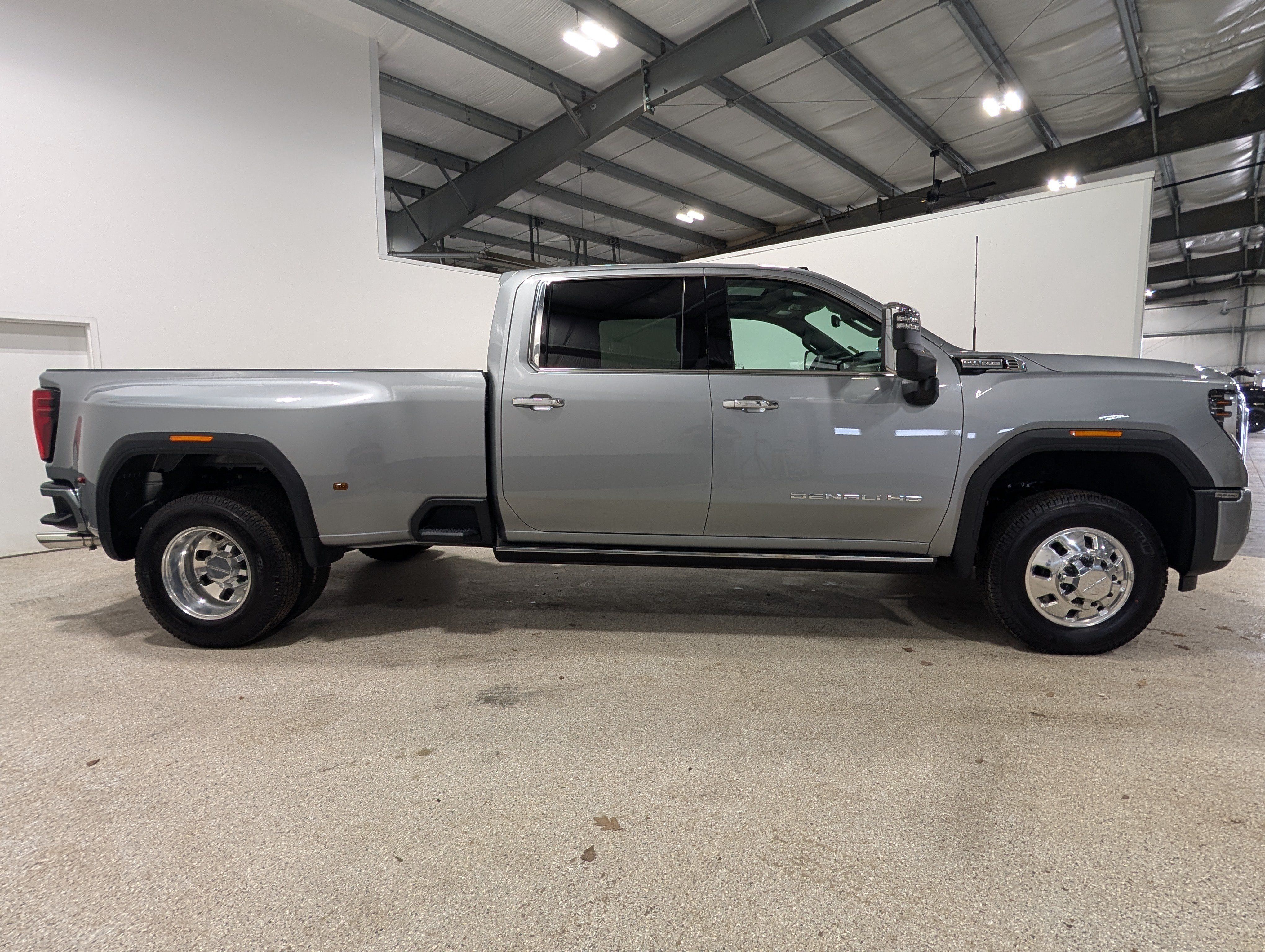 Used 2026 GMC Sierra 3500 Denali w/ Denali Reserve Package AWD/4WD image 2