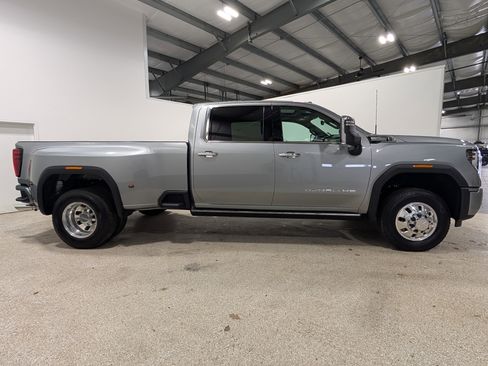Used 2026 GMC Sierra 3500 Denali w/ Denali Reserve Package AWD/4WD image 2
