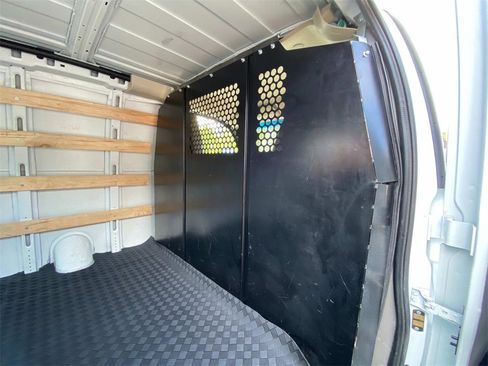 Used 2023 GMC Savana 2500 w/ Driver Convenience Package image 12