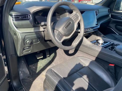 Used 2024 Jeep Wagoneer Series II image 3