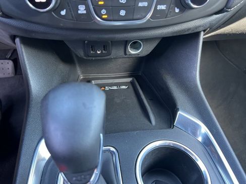 Used 2022 Chevrolet Traverse LT image 22