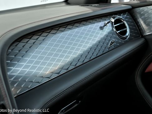 Used 2023 Bentley Bentayga image 49