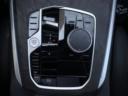 Used 2025 BMW X5 xDrive40i w/ Climate Comfort Package image 19
