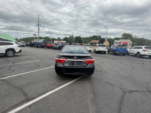 Used 2017 Toyota Camry SE FWD image 12