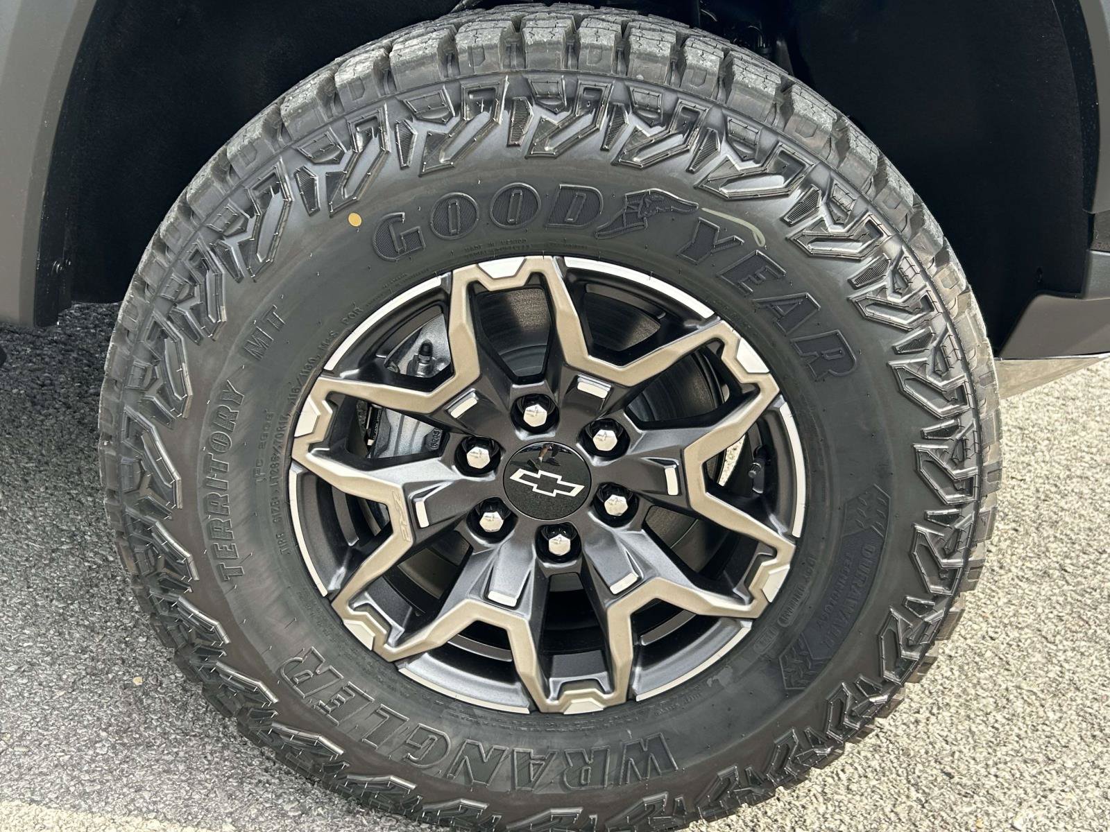 New 2026 Chevrolet Colorado ZR2 w/ Technology Package AWD/4WD image 10