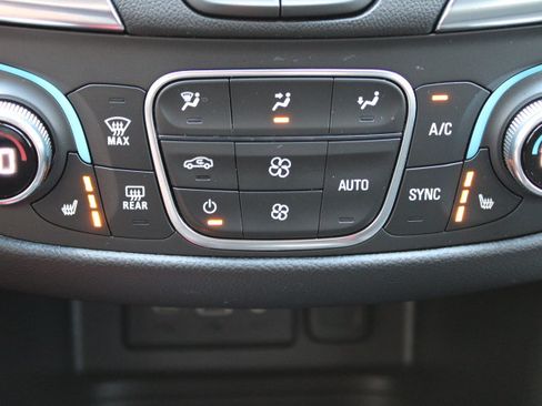 Used 2022 Chevrolet Equinox LT AWD/4WD image 18