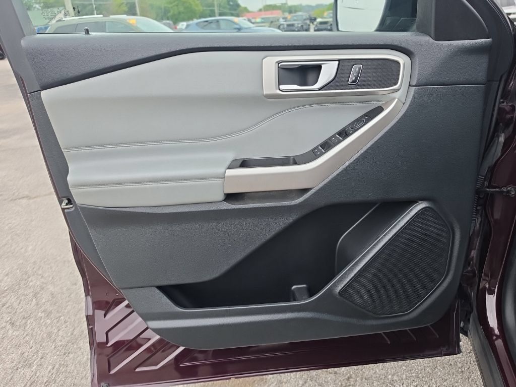 Used 2023 Ford Explorer XLT w/ Equipment Group 202A AWD/4WD image 13