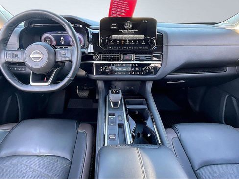 Used 2024 Nissan Pathfinder Platinum w/ Cargo Package image 16