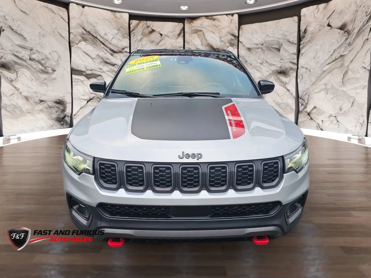 Used 2025 Jeep Compass Trailhawk AWD/4WD image 3