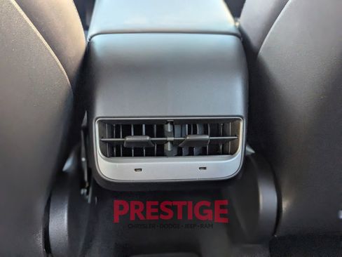 Used 2021 Tesla Model Y Long Range AWD/4WD image 30