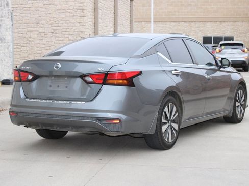 Used 2021 Nissan Altima 2.5 SV image 3
