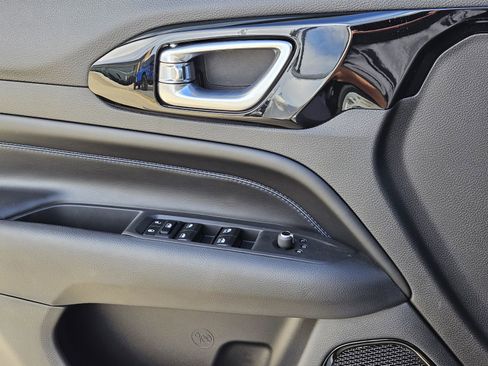 New 2026 Jeep Compass Latitude image 24