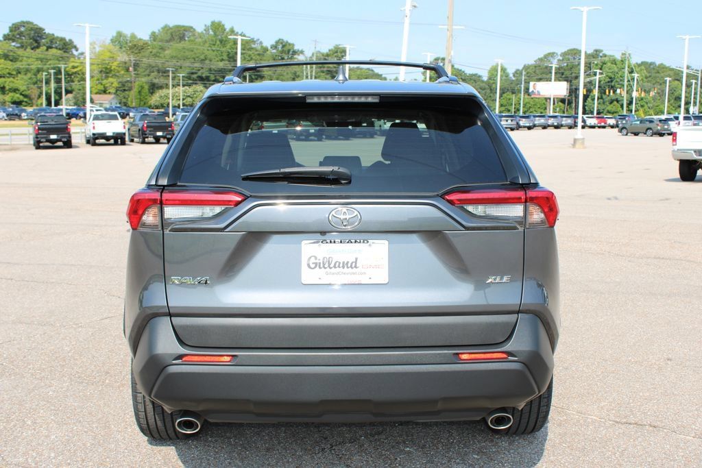 Used 2019 Toyota RAV4 XLE Premium FWD image 18